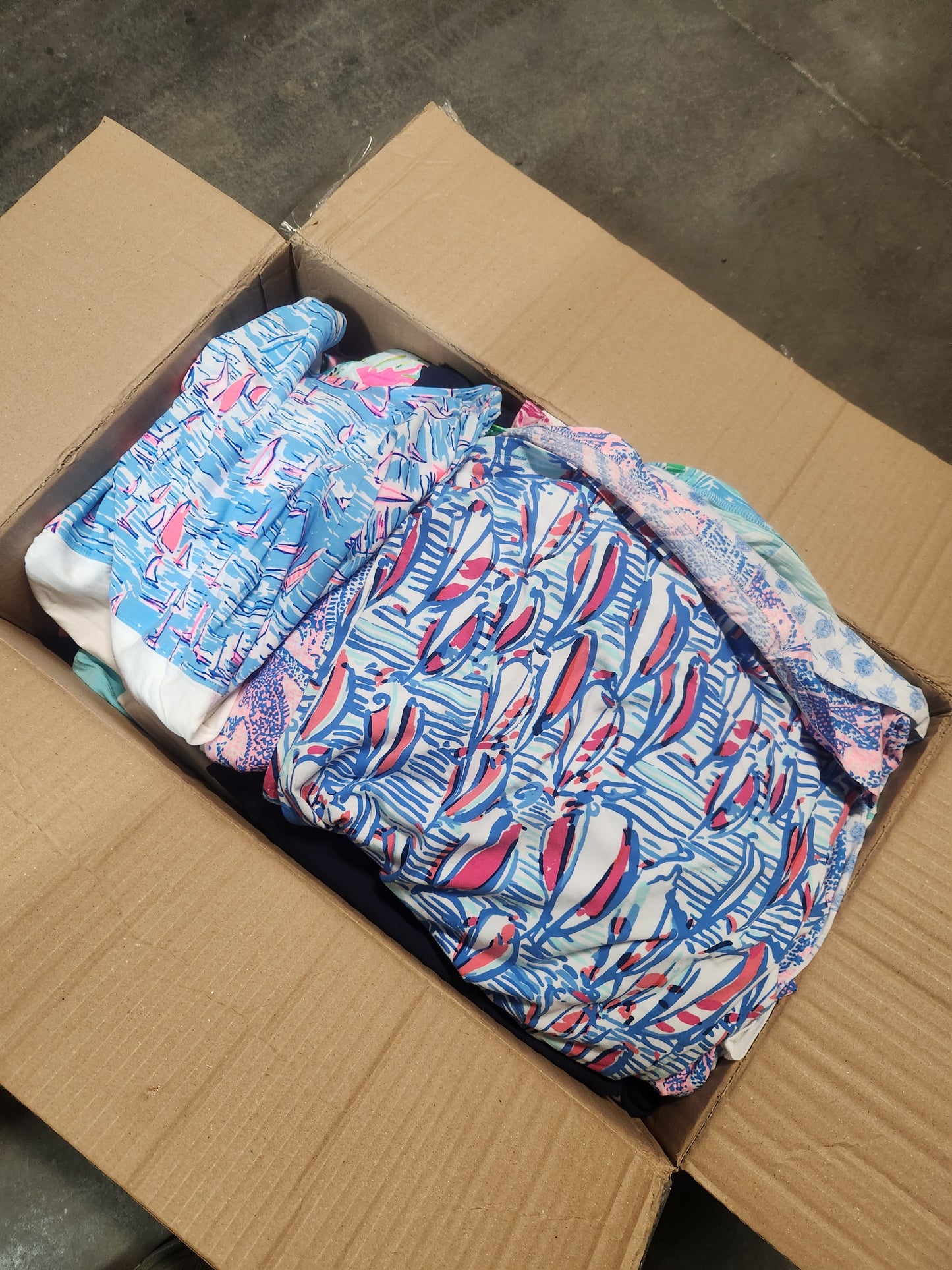25 Pieces Lilly Pulitzer Women's Clothing NWOT Wholesale Mixed Sizes And Styles