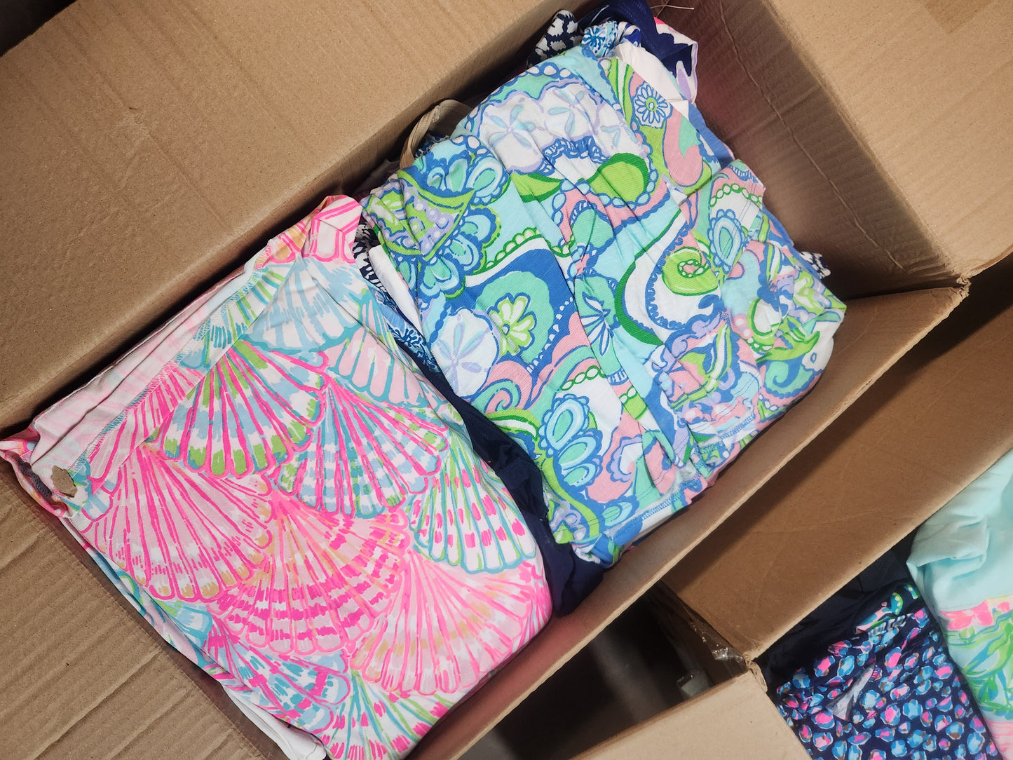 25 Pieces Lilly Pulitzer Women's Clothing NWOT Wholesale Mixed Sizes And Styles
